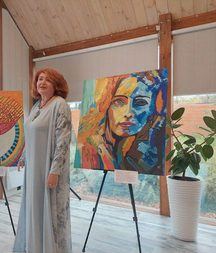 Анна Трубецкая ведет экскурсию в парке Дубрава Павловский Посад